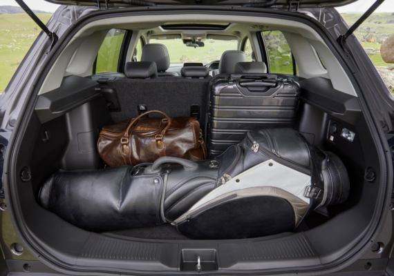 S-CROSS boot space fits large luggage including suitcases and golf clubs - together