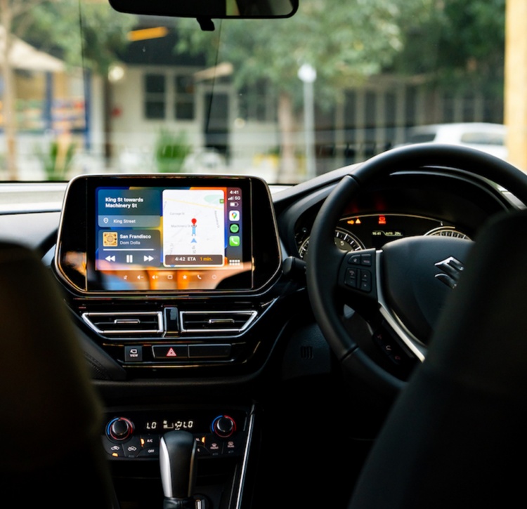 Suziki S-CROSS has a stunning central touchscreen infotainment system with Apple CarPlay® and Android AutoTM