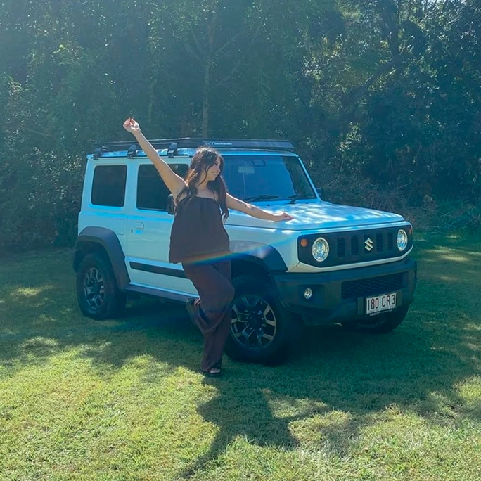 FROM A HAND-ME-DOWN SWIFT TO A JIMNIAC, EBONY IS A SUZI SUPERFAN